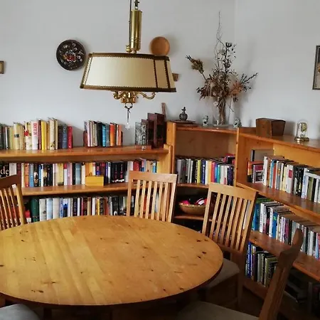 Am Waldrand Nyaraló