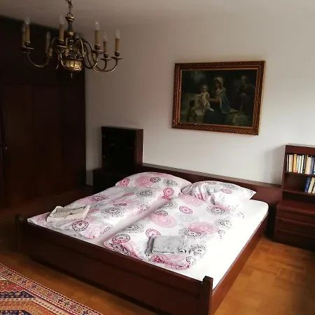 Am Waldrand Nyaraló Ampflwang im Hausruckwald