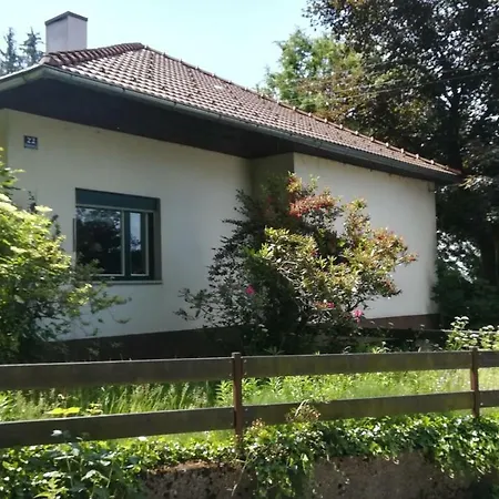 Nyaraló Am Waldrand Ampflwang im Hausruckwald