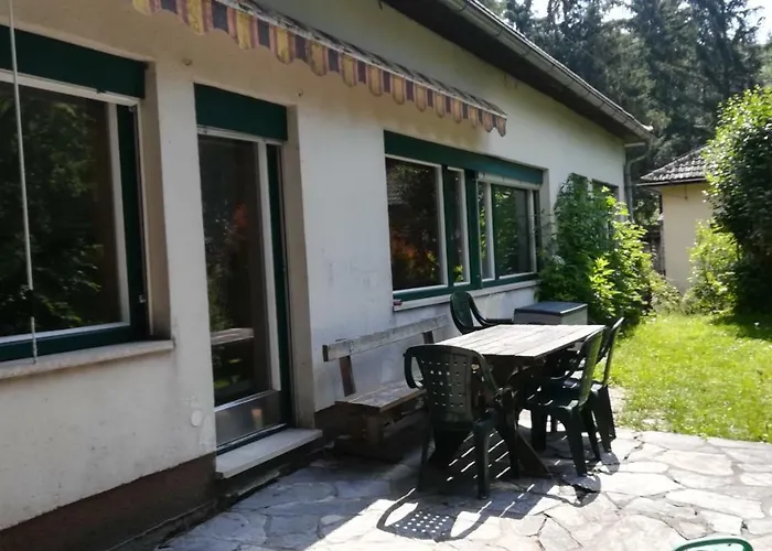 Am Waldrand Nyaraló Ampflwang im Hausruckwald